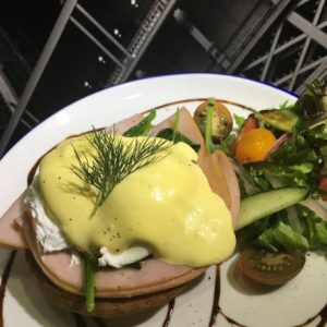 Croissant, Eggs Benedict